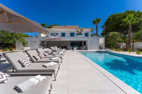 Luxury Villa Heated swimming pool, 5 bedrooms in Fonte Coberta - Lameiro property for sale For Super Rich