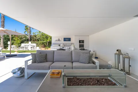 Luxury Villa Heated swimming pool, 5 bedrooms in Fonte Coberta - Lameiro deal for sale For Super Rich