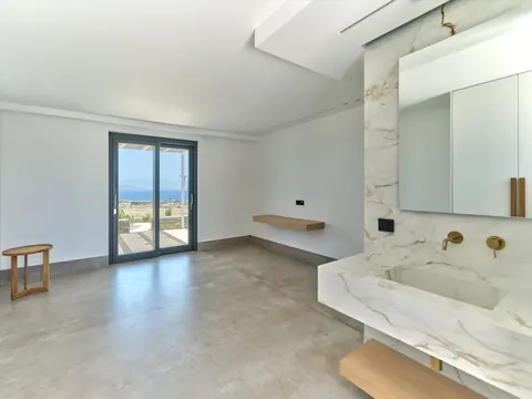 Modern Villa Beach Front uninterrupted views of the azure Aegean Sea, 6 bedrooms in Paros prix for sale For Super Rich