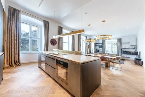 Luxury Apartment Panoramic View, 3 bedrooms in Vienna Used for sale For Super Rich