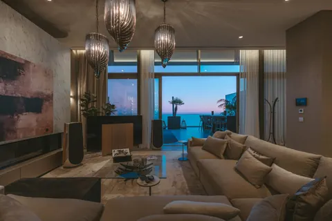 Luxury Penthouse Sea View swimming pool and jacuzzi, 3 bedrooms in Algarve buy for sale For Super Rich