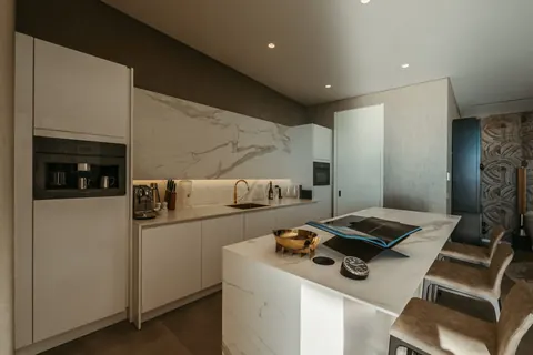 Luxury Penthouse Sea View swimming pool and jacuzzi, 3 bedrooms in Algarve property for sale For Super Rich