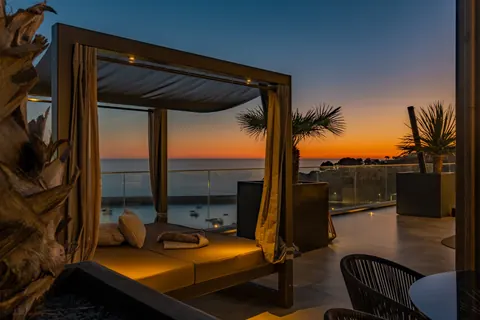 Luxury Penthouse Sea View swimming pool and jacuzzi, 3 bedrooms in Algarve ads for sale For Super Rich