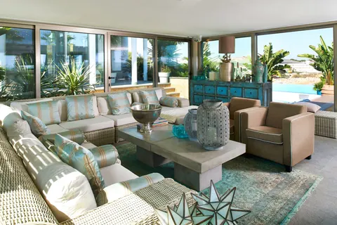 Luxury Villa Beach Front, sea view, heated saltwater pool, jacuzzi, garden fireplace, 8 bedrooms in Algarve CAS_208 for sale For Super Rich