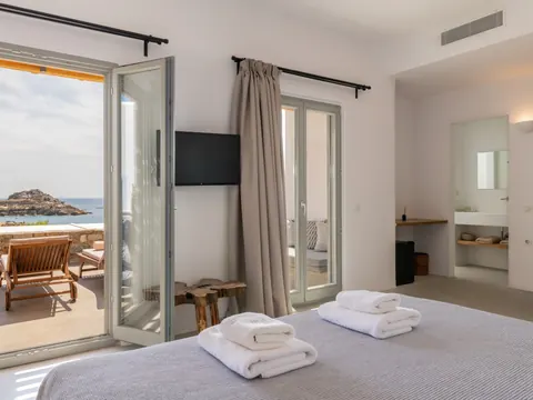Luxury Villa Sea View, jacuzzi, swimming pool, and a beautifully landscaped garden, 7 bedrooms in Mykonos value for sale For Super Rich