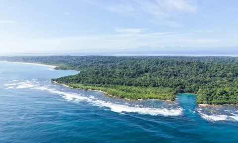 Oceanfront Wilderness Land/Plots Beach Front Sea View, ---- bedrooms in Bluff–Drago, Isla Colón, Bocas del Toro available for sale For Super Rich