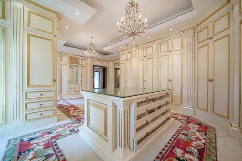 Luxury Villa Palatial golf course view in Sector L private cinema, gym, spa, 8 bedrooms in Emirates Hills - Dubai value for sale For Super Rich