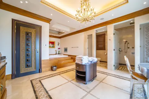 Luxury Villa Palatial golf course view in Sector L private cinema, gym, spa, 8 bedrooms in Emirates Hills - Dubai Classified ads for sale For Super Rich