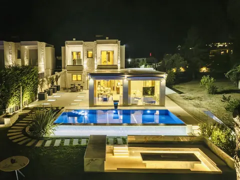 Luxury Villa Beach Front first line from the sea, 5 bedrooms in Halkidiki