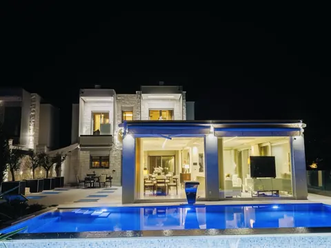 Luxury Villa Beach Front first line from the sea, 5 bedrooms in Halkidiki HPS5333 for sale For Super Rich