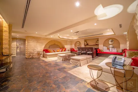 Luxury Villa Palatial golf course view in Sector L private cinema, gym, spa, 8 bedrooms in Emirates Hills - Dubai luxury for sale For Super Rich