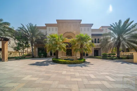 Luxury Villa Palatial golf course view in Sector L private cinema, gym, spa, 8 bedrooms in Emirates Hills - Dubai Used for sale For Super Rich