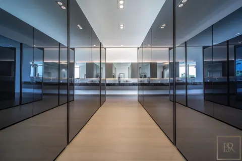 Luxury Villa Panoramic View state-of-the-art amenities, 8 bedrooms in District One - Dubai value for sale For Super Rich