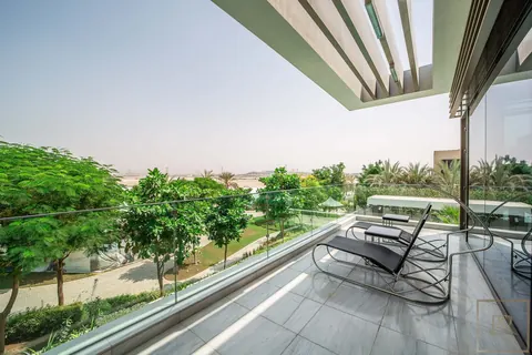Luxury Villa Panoramic View state-of-the-art amenities, 8 bedrooms in District One - Dubai deal for sale For Super Rich