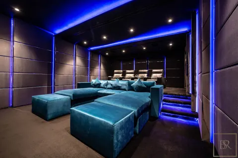 Luxury Villa Panoramic View state-of-the-art amenities, 8 bedrooms in District One - Dubai real estate for sale For Super Rich