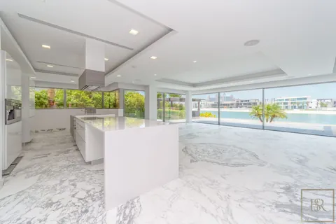 Luxury Villa Beach Front Sunset views across the sea, 5 bedrooms in Palm Jumeirah - Dubai LP01403 for sale For Super Rich