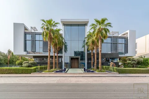 Luxury Villa Beach Front Sunset views across the sea, 5 bedrooms in Palm Jumeirah - Dubai New for sale For Super Rich