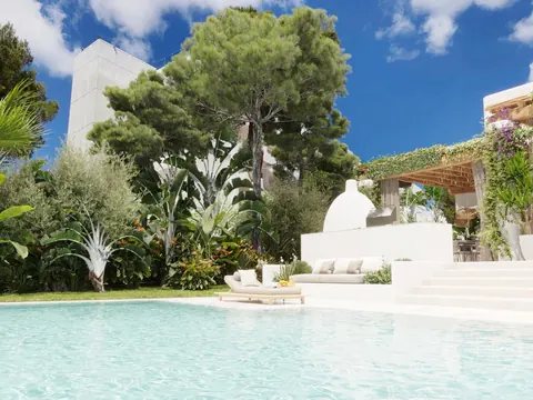 Luxury Villa Beach Front with direct access to the golden sands, 7 bedrooms in Santa Eulalia Ibiza New for sale For Super Rich