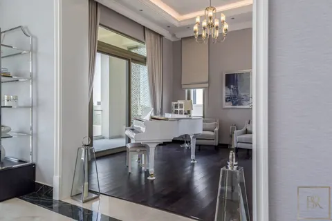 Luxury Villa Beach Front stunning views across the golf course and the Burj Khalifa, 7 bedrooms in Hills Grove - Dubai property for sale For Super Rich