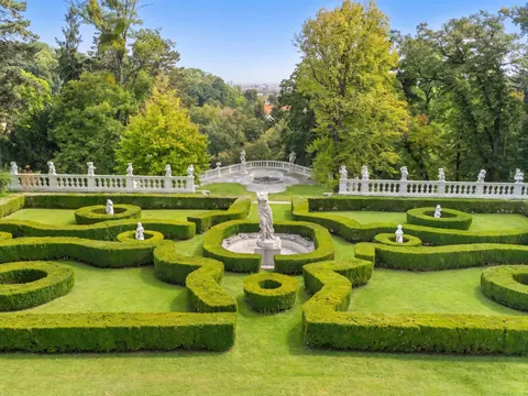 Luxury Castle Panoramic View, 21 bedrooms in Vienna deal for sale For Super Rich