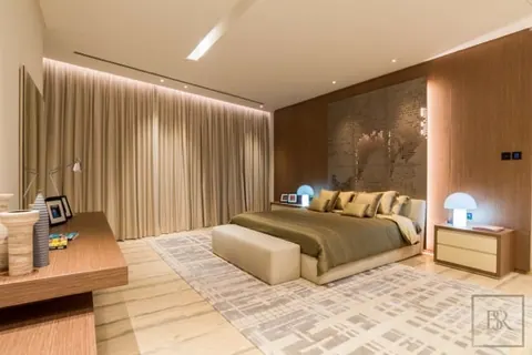 Luxury Penthouse Panoramic View overlooks the Dubai Canal and the Skyline, 5 bedrooms in Business Bay - Dubai deal for sale For Super Rich