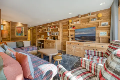 Luxury Apartment Golden Triangle, panoramic mountain view, 7 bedrooms in Méribel available for sale For Super Rich