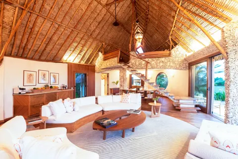 Polynesia Private island Motu Nao Nao 2 beaches, one of which is over 800m long, 25ha, 3 Bungalows bedrooms in Tahiti property rental For Super Rich