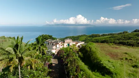 Premium Villa Panoramic View Edge of the cliff, 6 bedrooms in Tahiti