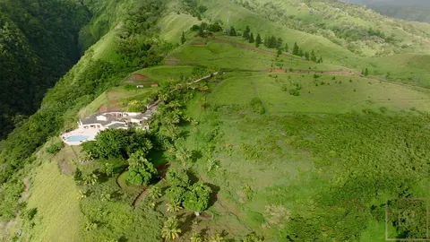Premium Villa Panoramic View Edge of the cliff, 6 bedrooms in Tahiti property for sale For Super Rich