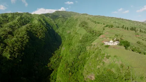 Premium Villa Panoramic View Edge of the cliff, 6 bedrooms in Tahiti search for sale For Super Rich