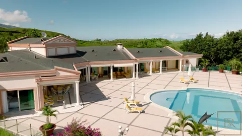 Premium Villa Panoramic View Edge of the cliff, 6 bedrooms in Tahiti deal for sale For Super Rich
