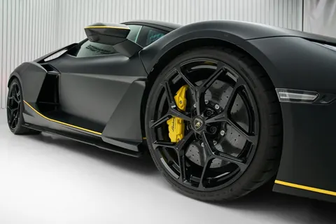 2026 Lamborghini REVUELTO buy for sale For Super Rich
