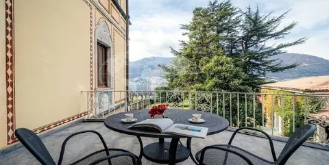 Century Villa dock for boats Lake Front, 5 bedrooms in Como Town property for sale For Super Rich