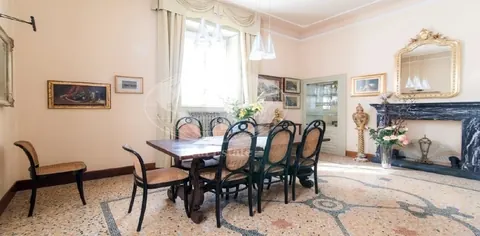 Century Villa dock for boats Lake Front, 5 bedrooms in Como Town real estate for sale For Super Rich