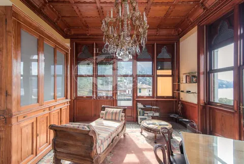 Century Villa dock for boats Lake Front, 5 bedrooms in Como Town prix for sale For Super Rich