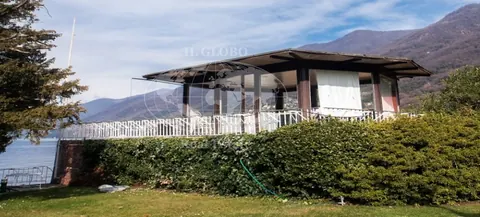 Century Villa dock for boats Lake Front, 5 bedrooms in Como Town Classified ads for sale For Super Rich