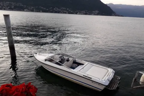 Century Villa dock for boats Lake Front, 5 bedrooms in Como Town ads for sale For Super Rich