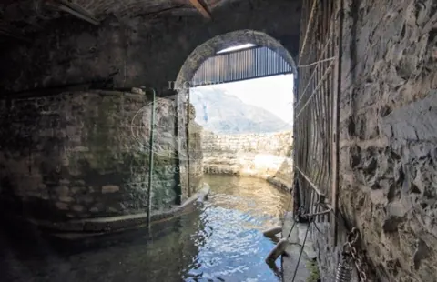 Century Villa dock for boats Lake Front, 5 bedrooms in Como Town image for sale For Super Rich