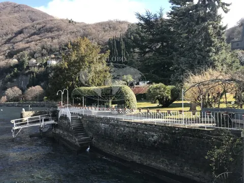 Century Villa dock for boats Lake Front, 5 bedrooms in Como Town photo for sale For Super Rich