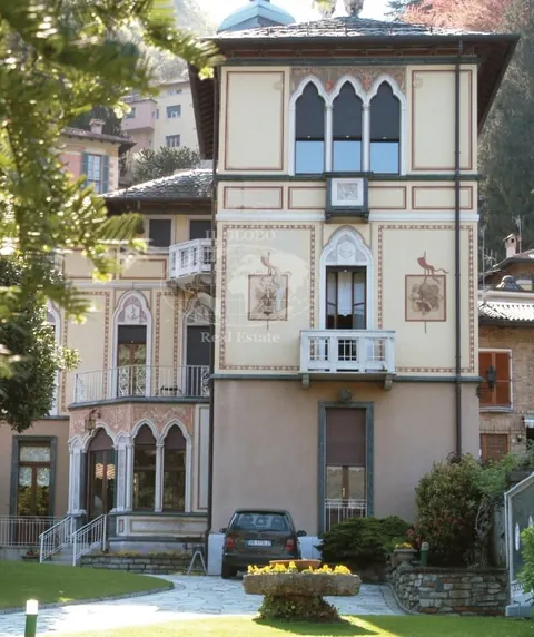 Century Villa dock for boats Lake Front, 5 bedrooms in Como Town Rif.754 for sale For Super Rich
