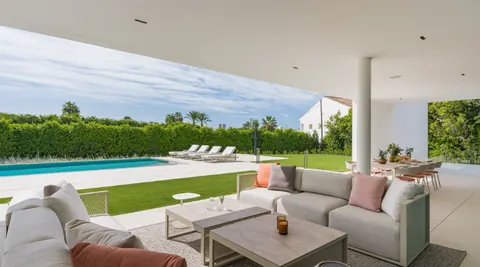 High-end Villa Elevator magnificent view, 5 bedrooms in The Golden Mile - Marbella value for sale For Super Rich