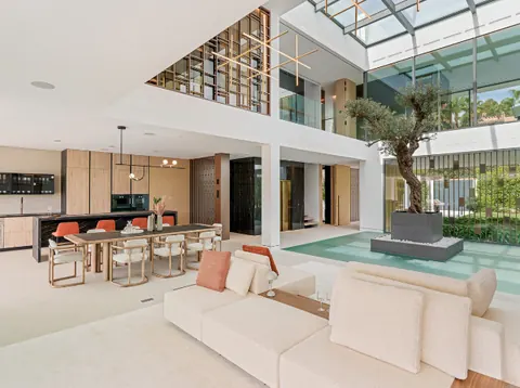High-end Villa Elevator magnificent view, 5 bedrooms in The Golden Mile - Marbella deal for sale For Super Rich