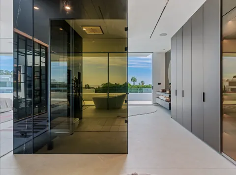 High-end Villa Elevator magnificent view, 5 bedrooms in The Golden Mile - Marbella luxury for sale For Super Rich