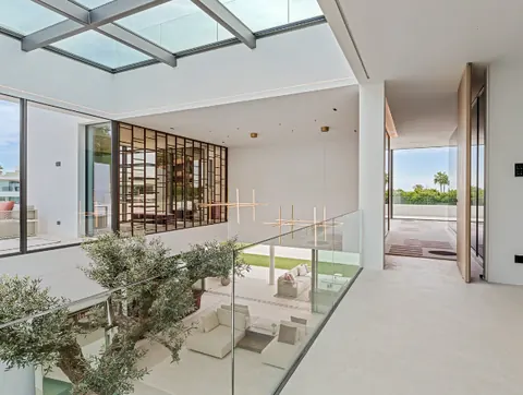 High-end Villa Elevator magnificent view, 5 bedrooms in The Golden Mile - Marbella expensive for sale For Super Rich