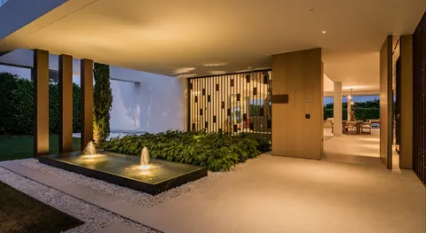 High-end Villa Elevator magnificent view, 5 bedrooms in The Golden Mile - Marbella photo for sale For Super Rich