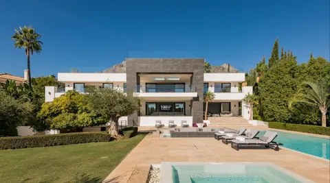 Modern Villa sea views from 3 levels rooftop swimming pool, 6 bedrooms in Sierra Blanca - Marbella Used for sale For Super Rich