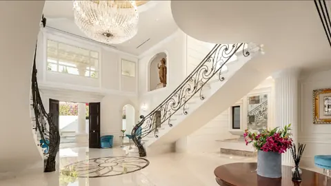 High-end Villa Sea View 4-level mansion, 10 bedrooms in Sierra Blanca - Golden Mile - Marbella best for sale For Super Rich