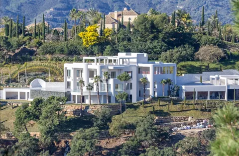Architectural Villa spacious infinity pool Unique view, 11 bedrooms in La Zagaleta - Benahavis - Marbella