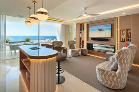 Modern Penthouse one-of-a-kind property on the Costa del So frontline, 6 bedrooms in The Golden Mile - Marbella New for sale For Super Rich