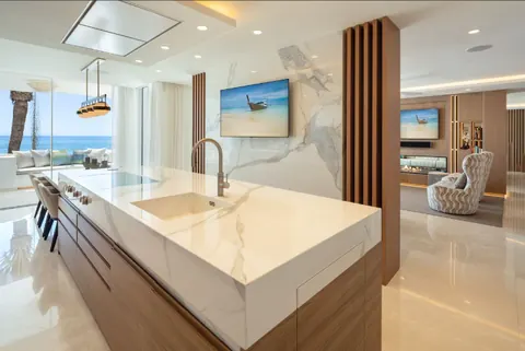 Modern Penthouse one-of-a-kind property on the Costa del So frontline, 6 bedrooms in The Golden Mile - Marbella available for sale For Super Rich
